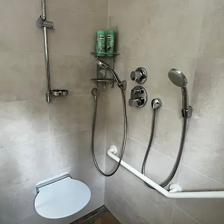 Haus Fini - In Out * كيتزبوهيل