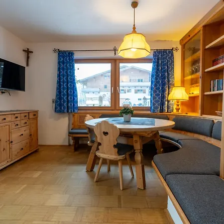 Haus Fini - In Out